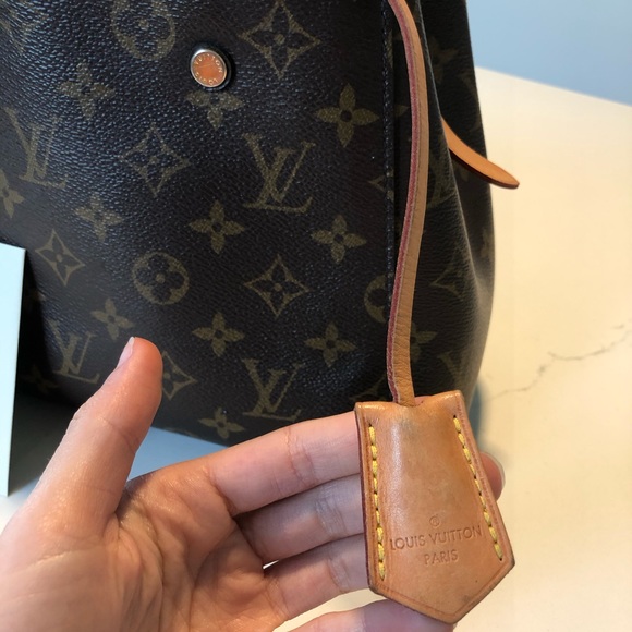 SOLD** AUTHENTIC LOUIS VUITTON MONTAIGNE BB - Picture 2 of 8